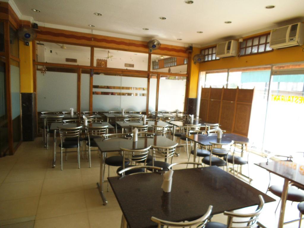 City Centre Hotell Agartala Eksteriør bilde